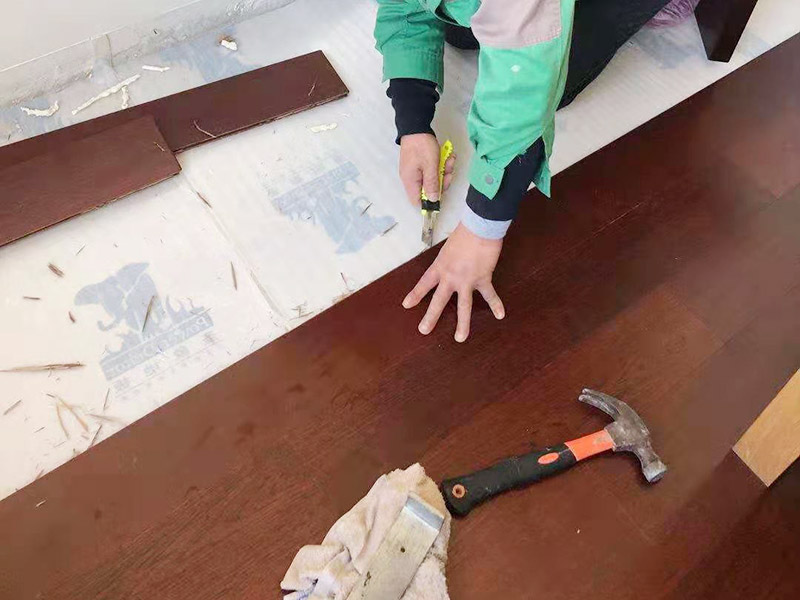 北京室内木地板划痕修复_北京木地板划痕露白修复_地板被刮了怎么修复